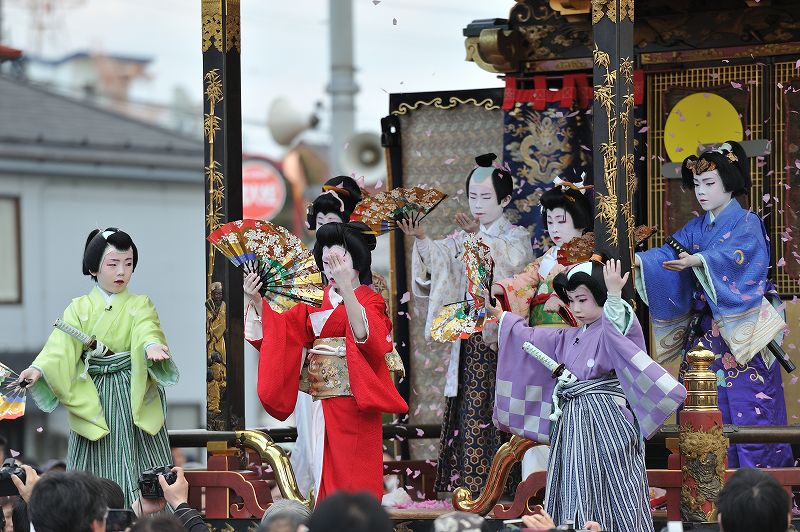 御旅所での狂言奉納